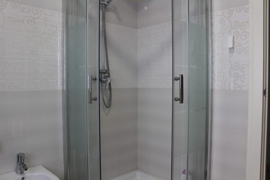 Chalet Con Piscina Y Jacuzzi En Madrid Alquila Habitaciones Algete Luaran gambar
