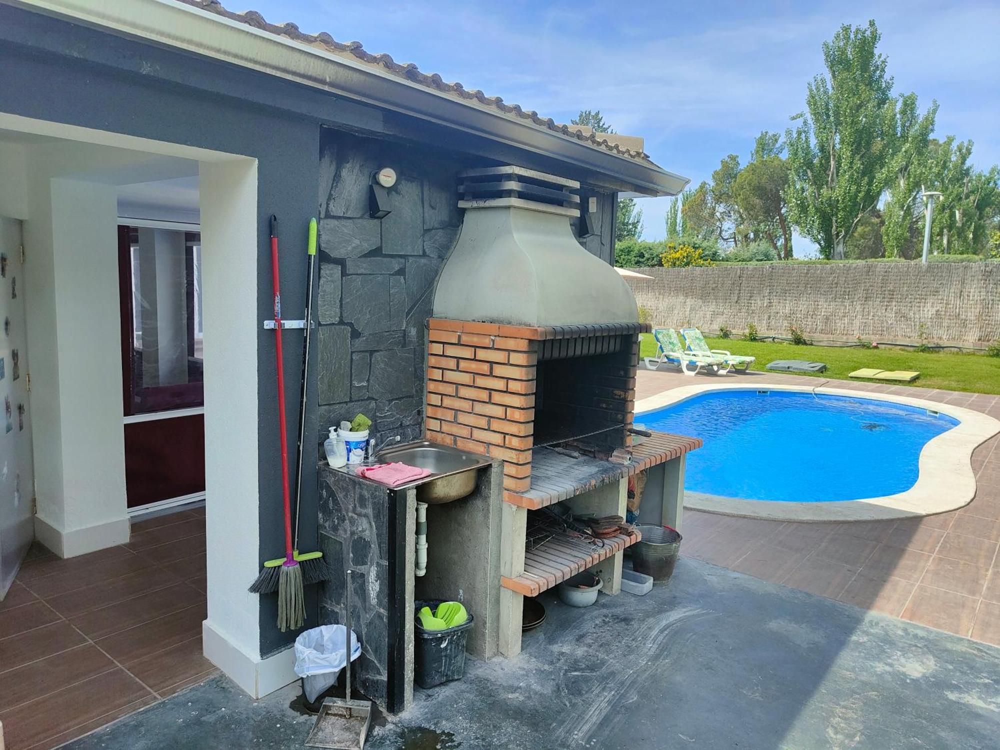 Chalet Con Piscina Y Jacuzzi En Madrid Alquila Habitaciones Algete Luaran gambar